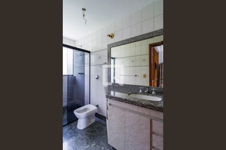 Apartamento à venda com 213m², 3 quartos e 3 vagasBanheiro do Quarto 2