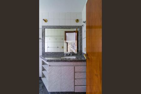 Apartamento à venda com 213m², 3 quartos e 3 vagasBanheiro do Quarto 2