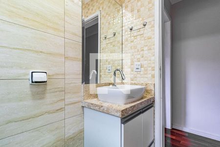 Casa à venda com 130m², 3 quartos e 2 vagas Casa à venda com 130m², 3 quartos e 2 vagasBanheiro social