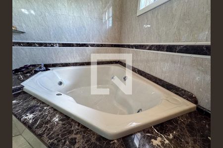 Casa à venda com 370m², 5 quartos e 3 vagasBanheiro Quarto 1