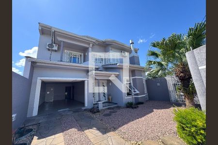 Casa à venda com 370m², 5 quartos e 3 vagasFachada