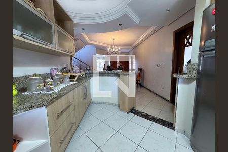 Casa à venda com 370m², 5 quartos e 3 vagasCozinha