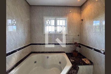 Casa à venda com 370m², 5 quartos e 3 vagasBanheiro Quarto 1