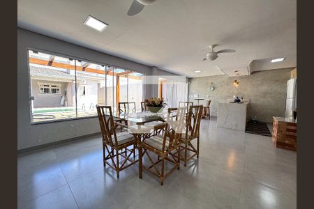 Casa à venda com 370m², 5 quartos e 3 vagasÁrea de lazer