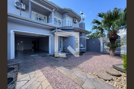 Casa à venda com 370m², 5 quartos e 3 vagasFachada