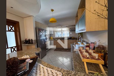 Casa à venda com 370m², 5 quartos e 3 vagasCozinha