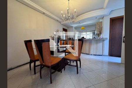 Casa à venda com 370m², 5 quartos e 3 vagasCozinha