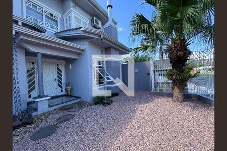 Casa à venda com 370m², 5 quartos e 3 vagasFachada