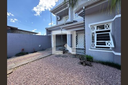 Casa à venda com 370m², 5 quartos e 3 vagasFachada