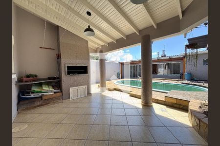 Casa à venda com 370m², 5 quartos e 3 vagasÁrea Externa