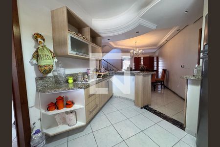 Casa à venda com 370m², 5 quartos e 3 vagasCozinha