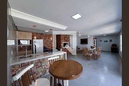 Casa à venda com 370m², 5 quartos e 3 vagasÁrea de lazer