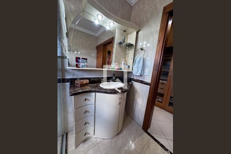 Casa à venda com 370m², 5 quartos e 3 vagasBanheiro Quarto 1