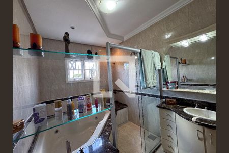 Casa à venda com 370m², 5 quartos e 3 vagasBanheiro Quarto 1