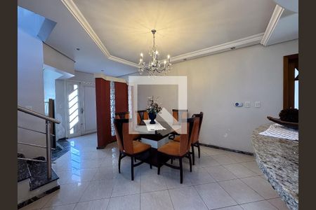 Casa à venda com 370m², 5 quartos e 3 vagasCozinha