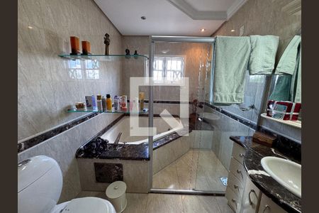 Casa à venda com 370m², 5 quartos e 3 vagasBanheiro Quarto 1