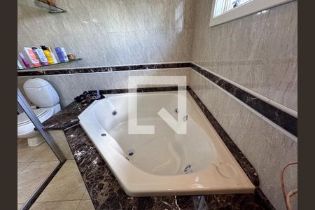 Casa à venda com 370m², 5 quartos e 3 vagasBanheiro Quarto 1