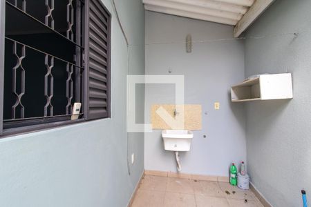 Casa para alugar com 60m², 1 quarto e 2 vagasLavanderia