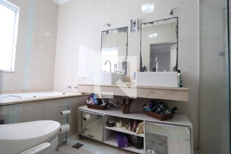 Casa à venda com 260m², 3 quartos e 6 vagasBanheiro da Suíte Master