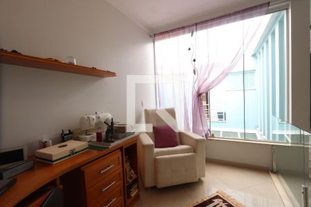 Casa à venda com 260m², 3 quartos e 6 vagasEscritório