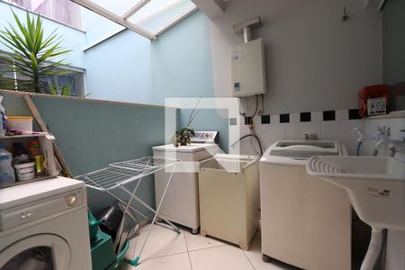 Casa à venda com 260m², 3 quartos e 6 vagasLavanderia