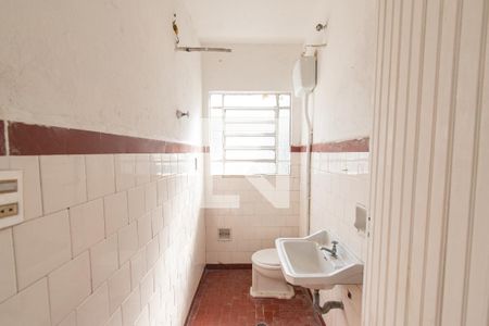 Casa para alugar com 360m², 1 quarto e 10 vagasEdícula-banheiro