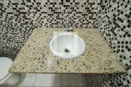 Casa à venda com 116m², 3 quartos e 3 vagasBanheiro Social