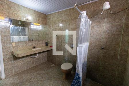 Casa à venda com 590m², 6 quartos e 5 vagasBanheiro da Suíte 2