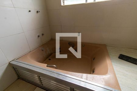 Casa à venda com 590m², 6 quartos e 5 vagasBanheiro Social 1