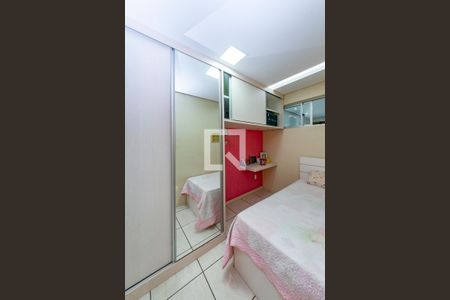 Casa à venda com 180m², 3 quartos e 4 vagas Casa à venda com 180m², 3 quartos e 4 vagasQuarto 3