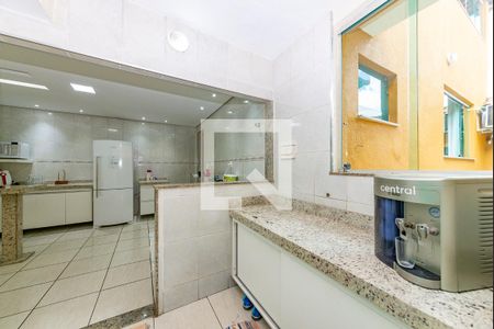 Casa à venda com 180m², 3 quartos e 4 vagas Casa à venda com 180m², 3 quartos e 4 vagasCozinha