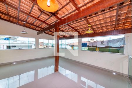 Casa à venda com 180m², 3 quartos e 4 vagas Casa à venda com 180m², 3 quartos e 4 vagasÁrea externa