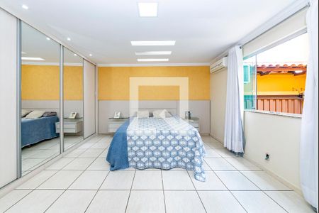 Casa à venda com 180m², 3 quartos e 4 vagas Casa à venda com 180m², 3 quartos e 4 vagasSuíte