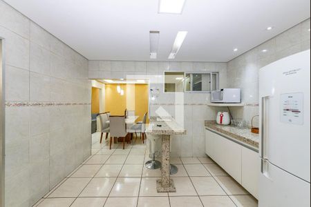 Casa à venda com 180m², 3 quartos e 4 vagas Casa à venda com 180m², 3 quartos e 4 vagasCozinha