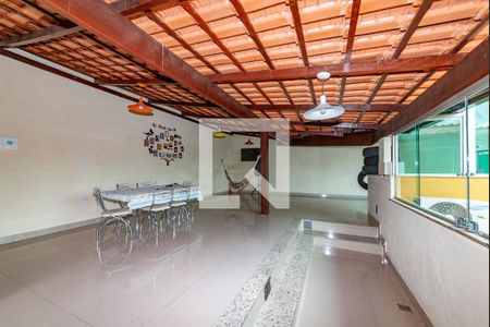Casa à venda com 180m², 3 quartos e 4 vagas Casa à venda com 180m², 3 quartos e 4 vagasÁrea externa