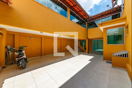 Casa à venda com 180m², 3 quartos e 4 vagas Casa à venda com 180m², 3 quartos e 4 vagasGaragem