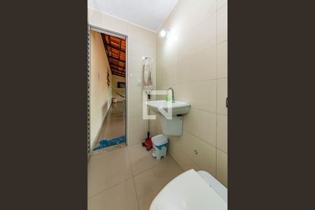 Casa à venda com 180m², 3 quartos e 4 vagas Casa à venda com 180m², 3 quartos e 4 vagasBanheiro Social 2