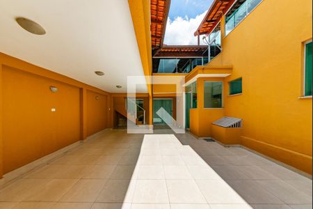 Casa à venda com 180m², 3 quartos e 4 vagas Casa à venda com 180m², 3 quartos e 4 vagasGaragem