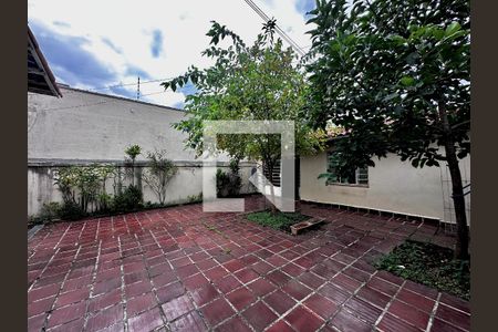 Casa para alugar com 240m², 3 quartos e 4 vagas Casa para alugar com 240m², 3 quartos e 4 vagasQuintal