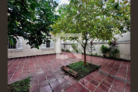 Casa para alugar com 240m², 3 quartos e 4 vagas Casa para alugar com 240m², 3 quartos e 4 vagasQuintal