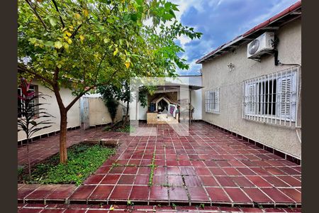 Casa para alugar com 240m², 3 quartos e 4 vagas Casa para alugar com 240m², 3 quartos e 4 vagasQuintal