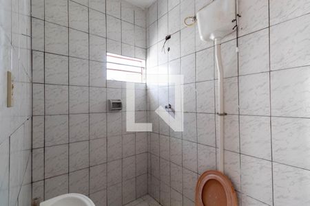 Banheiro de casa para alugar com 1 quarto, 42m² em Vila Paranagua, São Paulo