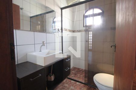 Casa para alugar com 240m², 3 quartos e 2 vagasBanheiro