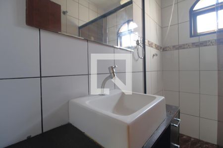 Casa para alugar com 240m², 3 quartos e 2 vagasBanheiro