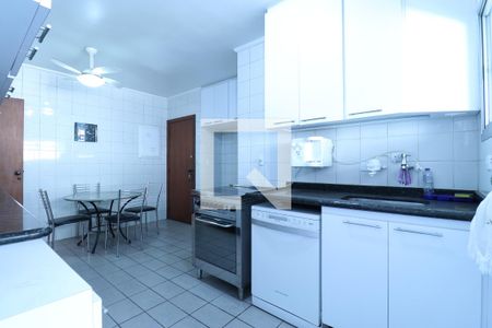 Apartamento à venda com 140m², 3 quartos e 2 vagasCozinha