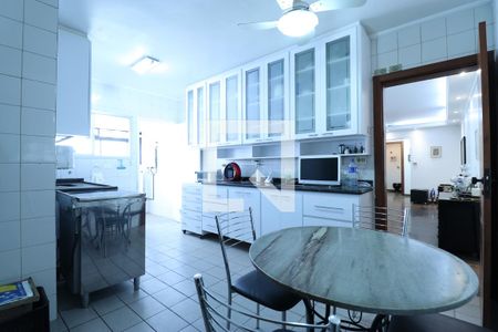 Apartamento à venda com 140m², 3 quartos e 2 vagasCozinha