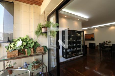 Apartamento à venda com 140m², 3 quartos e 2 vagasVaranda