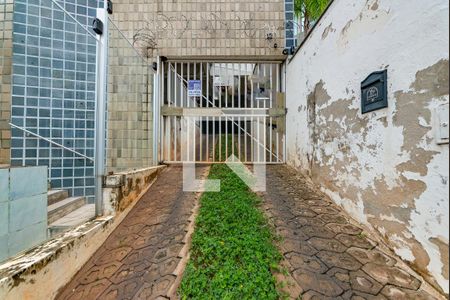 Placa de aluga instalada no portão da garagem do prédio (XHAW-119) de apartamento para alugar com 3 quartos, 100m² em Lourdes, Belo Horizonte