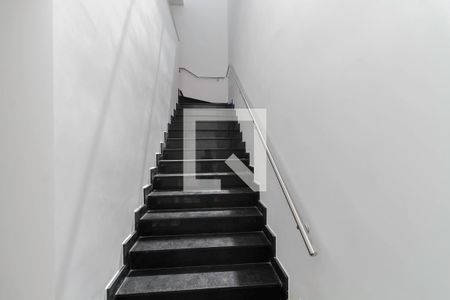 Escada de casa de condomínio à venda com 3 quartos, 600m² em Garças, Belo Horizonte