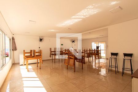 Apartamento para alugar com 50m², 2 quartos e 1 vaga Apartamento para alugar com 50m², 2 quartos e 1 vagaÁrea comum - Salão de festas